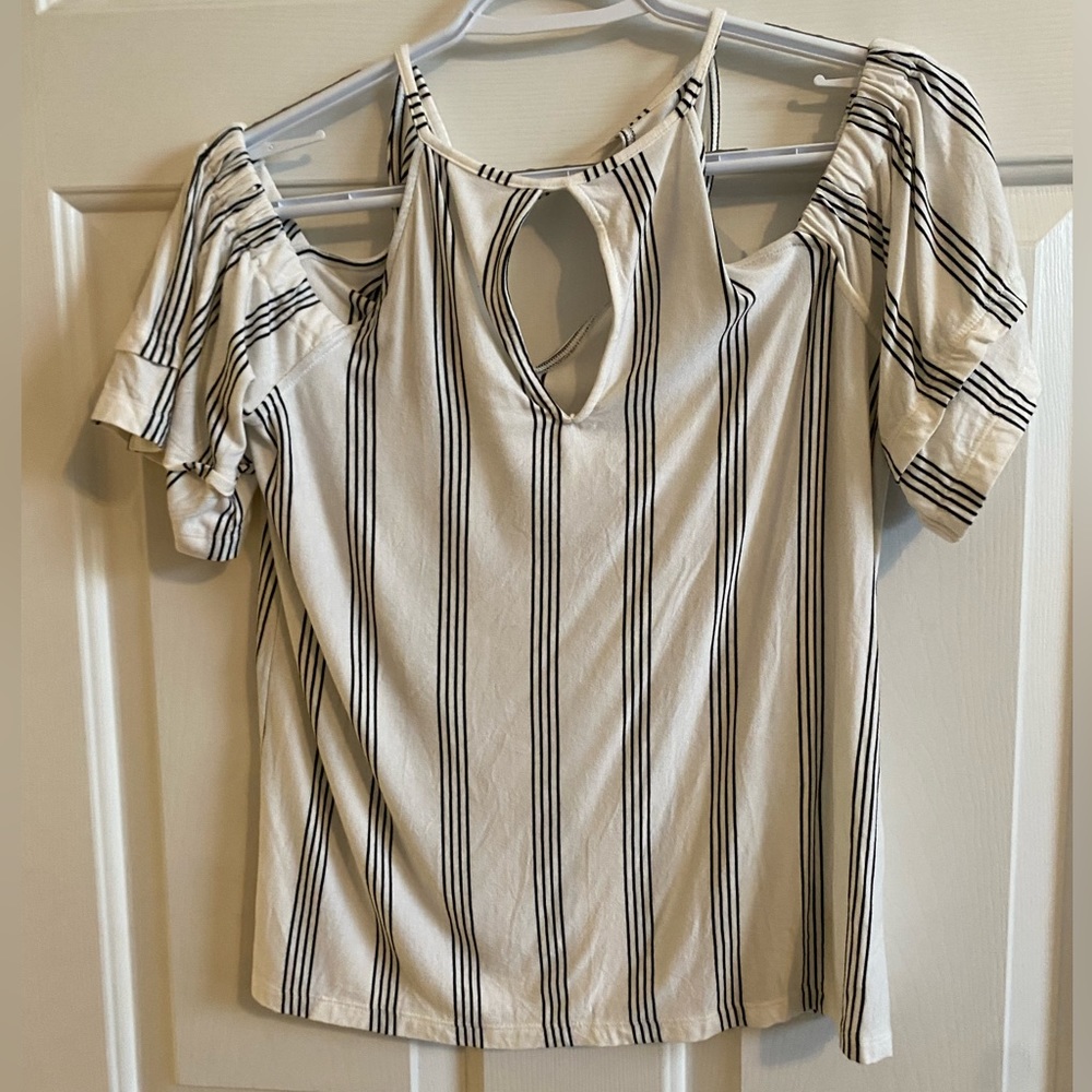 American Eagle Outfitters black and white women’s top-never been worn-size small